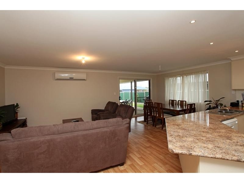 3 Racecourse Road, Miles QLD 4415