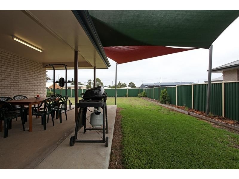 3 Racecourse Road, Miles QLD 4415