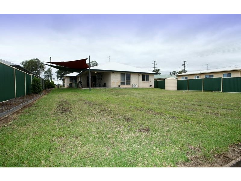 3 Racecourse Road, Miles QLD 4415