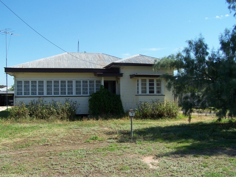 5 BINNIE STREET, Tara QLD 4421