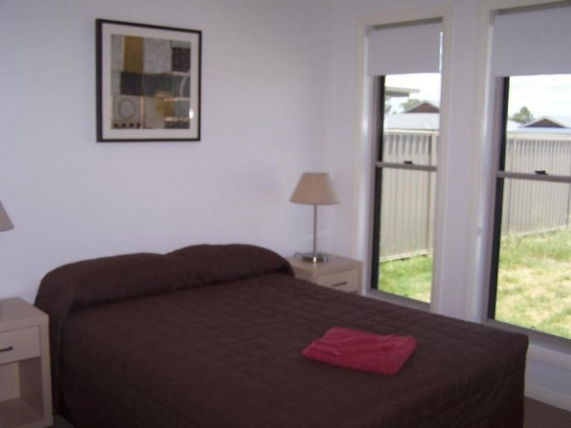 2/32 Bishop Drive, Miles QLD 4415