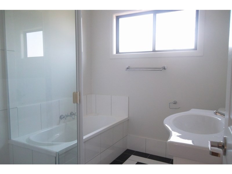 4/6 Holland Street, Chinchilla QLD 4413