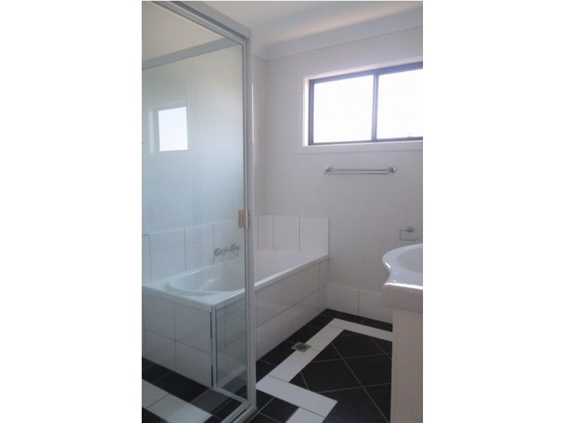 4/6 Holland Street, Chinchilla QLD 4413