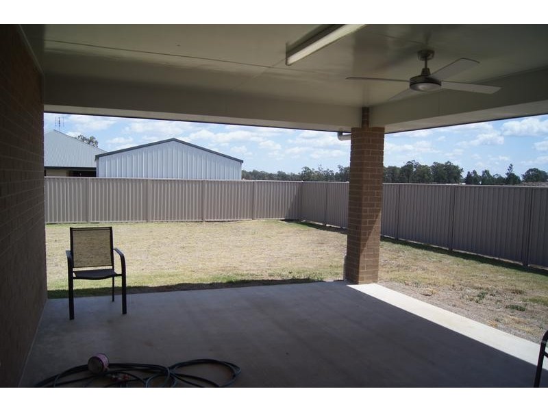 31 Racecourse Road, Miles QLD 4415