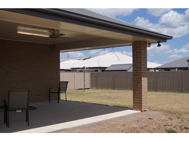 31 Racecourse Road, Miles QLD 4415