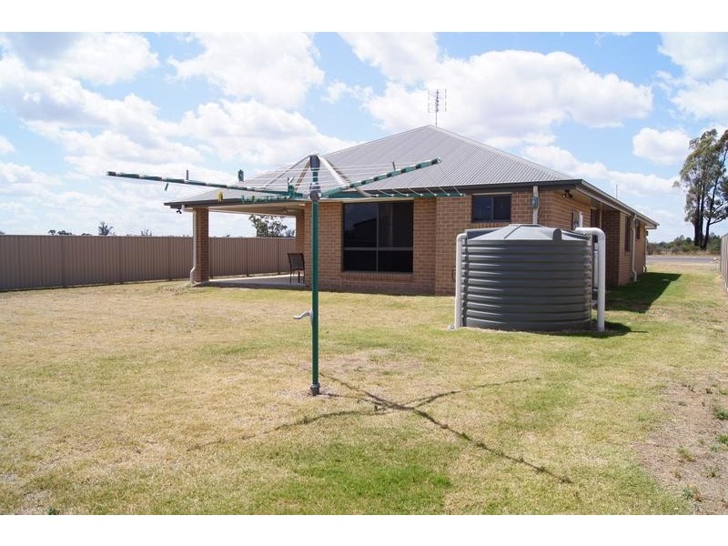 31 Racecourse Road, Miles QLD 4415