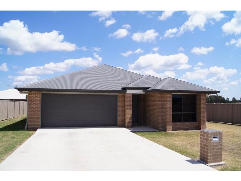 31 Racecourse Road, Miles QLD 4415