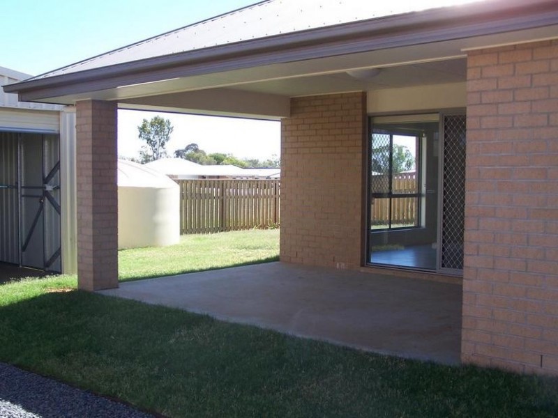 11 Hughes Street, Chinchilla QLD 4413