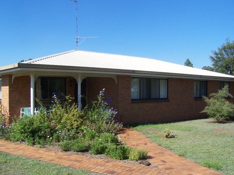 32 BARBER STREET, Chinchilla QLD 4413