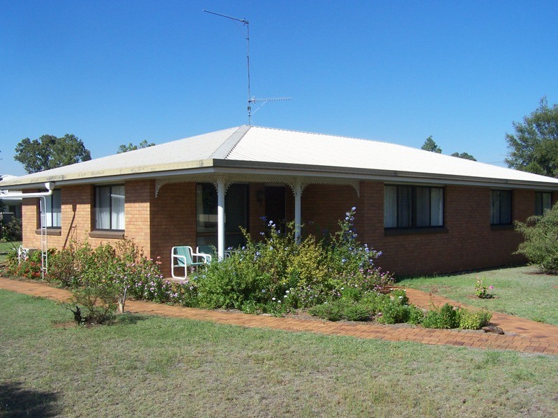 32 BARBER STREET, Chinchilla QLD 4413