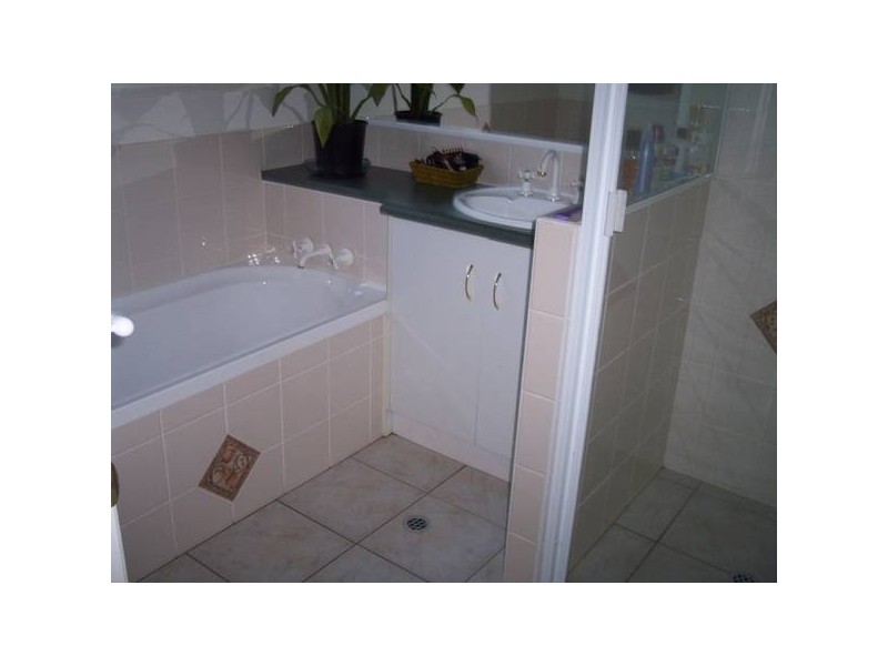 2 C Kerrs Rd, Chinchilla QLD 4413