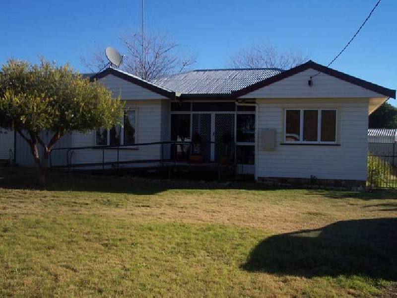 4 Beutel Street, Chinchilla QLD 4413