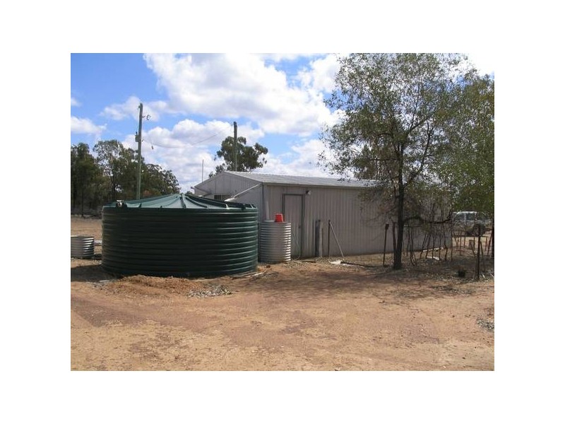 4 Red Hill Road, Chinchilla QLD 4413