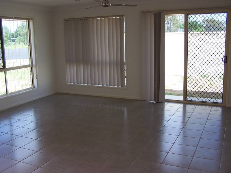 2/111 Zeller Street, Chinchilla QLD 4413