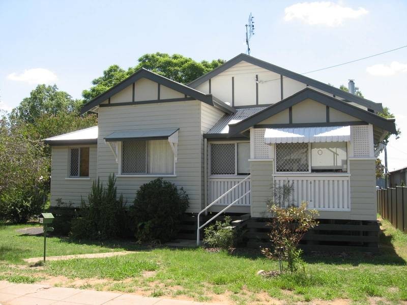 39 Bell Street, Chinchilla QLD 4413