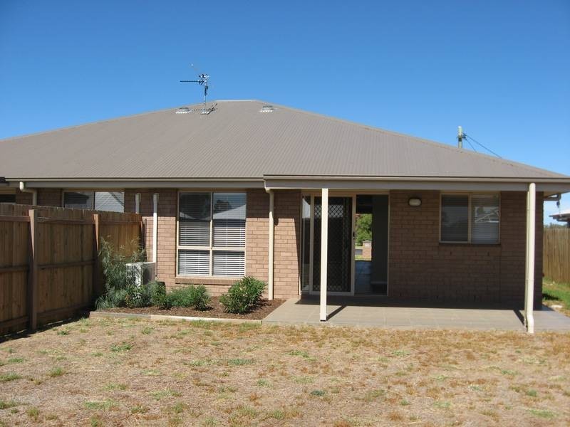 2/103 Zeller Street, Chinchilla QLD 4413