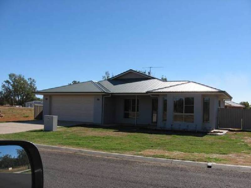 8 Sommerfeld Crs, Chinchilla QLD 4413