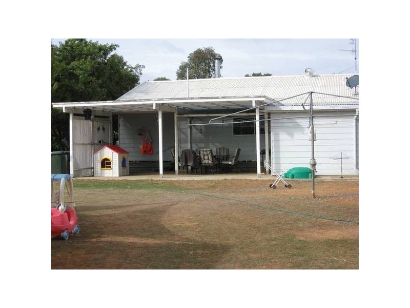 11 Gormleys Road, Chinchilla QLD 4413