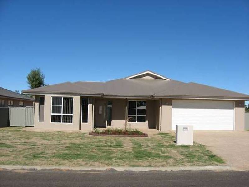 11 Sommerfeld Crescent, Chinchilla QLD 4413