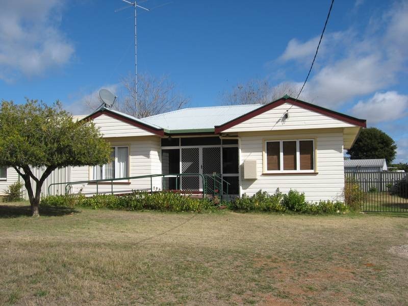 4 Beutel Street, Chinchilla QLD 4413