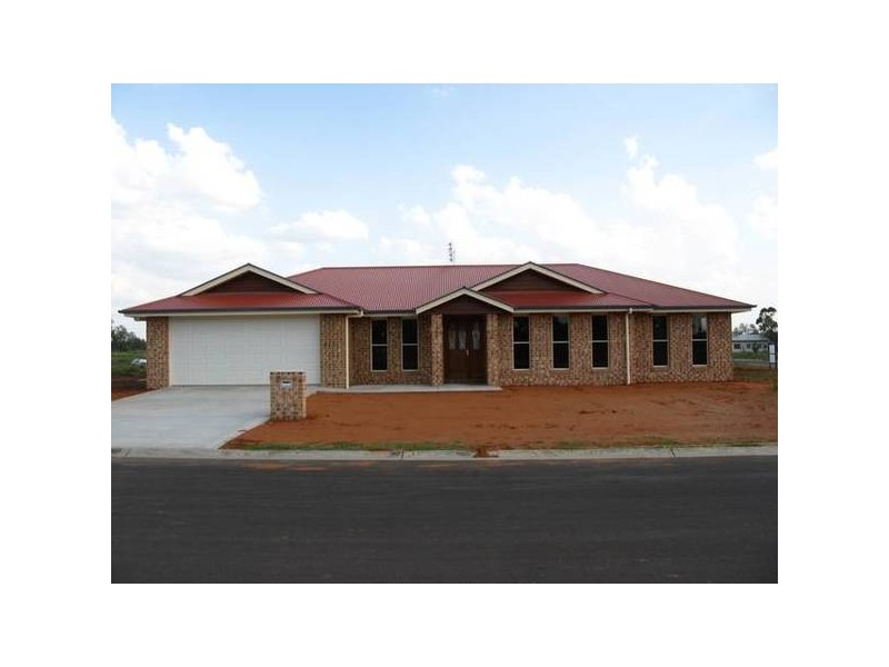 20 Lewis, Chinchilla QLD 4413