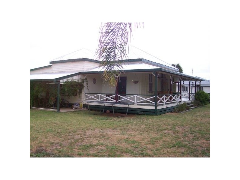 14 Russell Street, Chinchilla QLD 4413