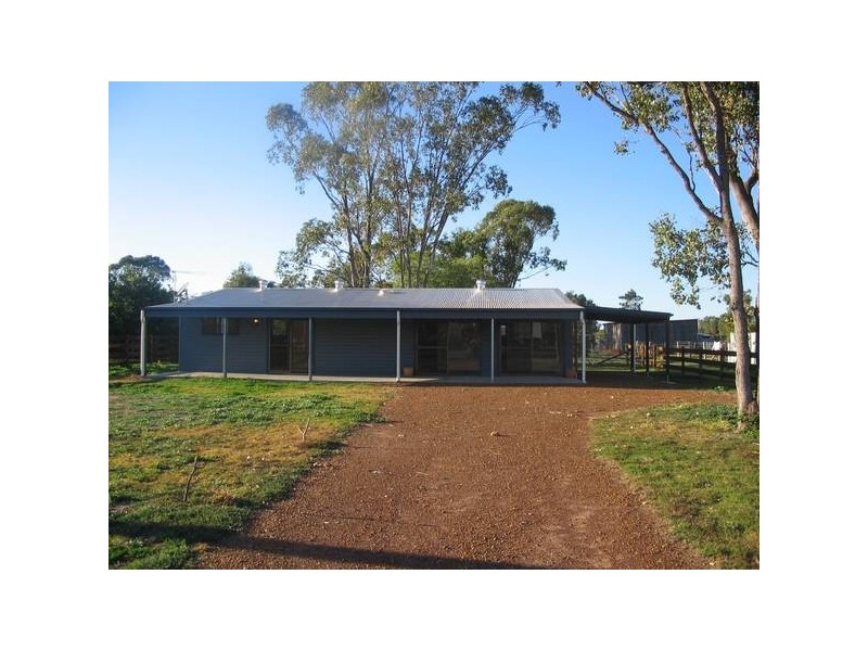906 Hickey Street, Jandowae QLD 4410