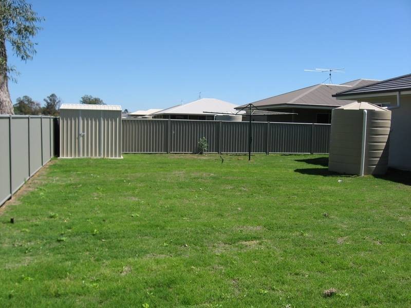 11 Sommerfeld Crs, Chinchilla QLD 4413