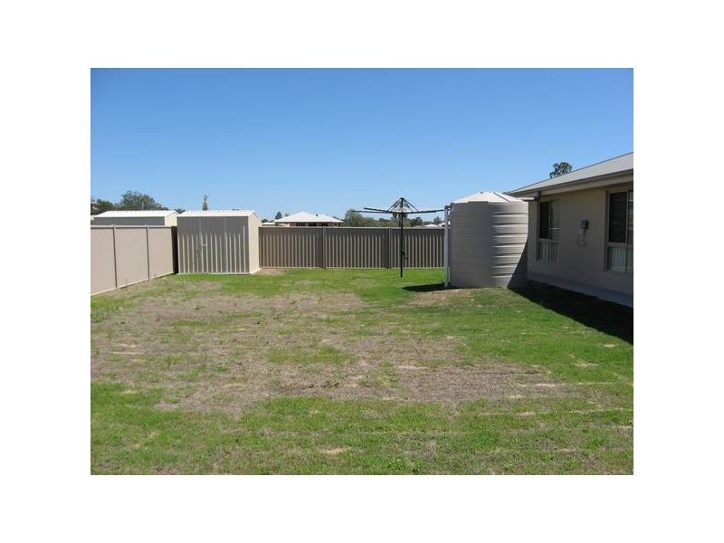 60 Sommerfeld Crs, Chinchilla QLD 4413