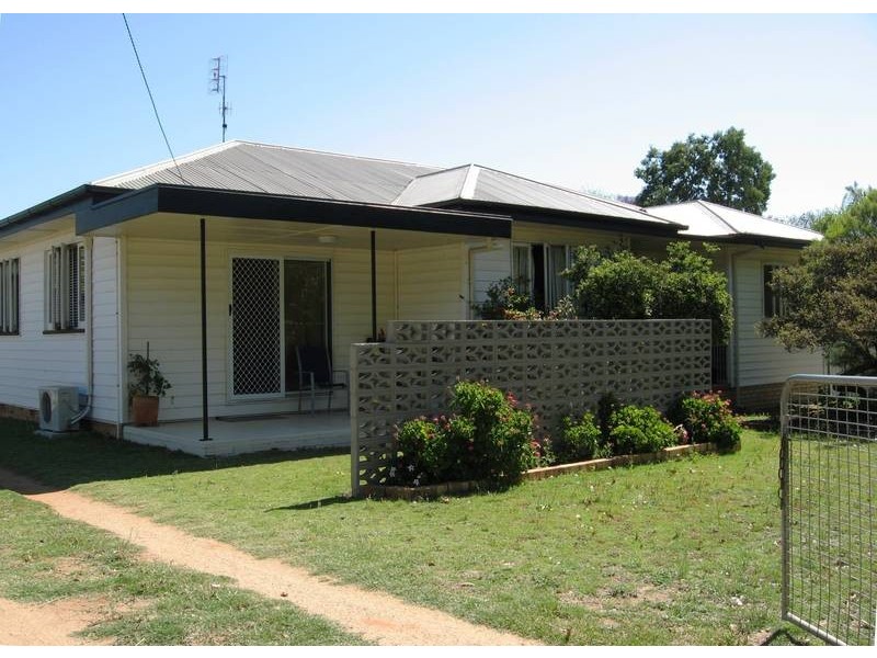 8 Russell Street, Chinchilla QLD 4413