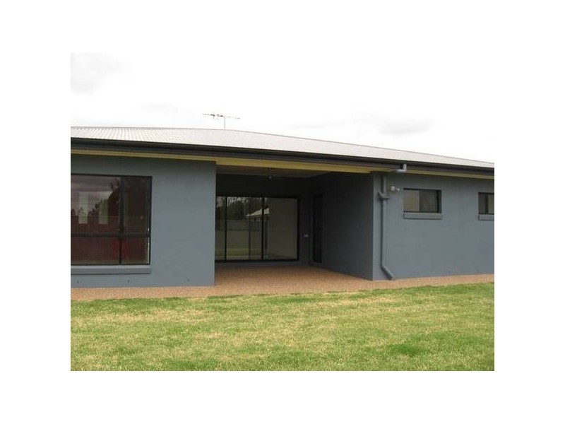 12 Sommerfeld Crescent, Chinchilla QLD 4413