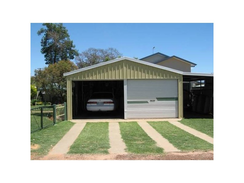 13 Warren, Chinchilla QLD 4413