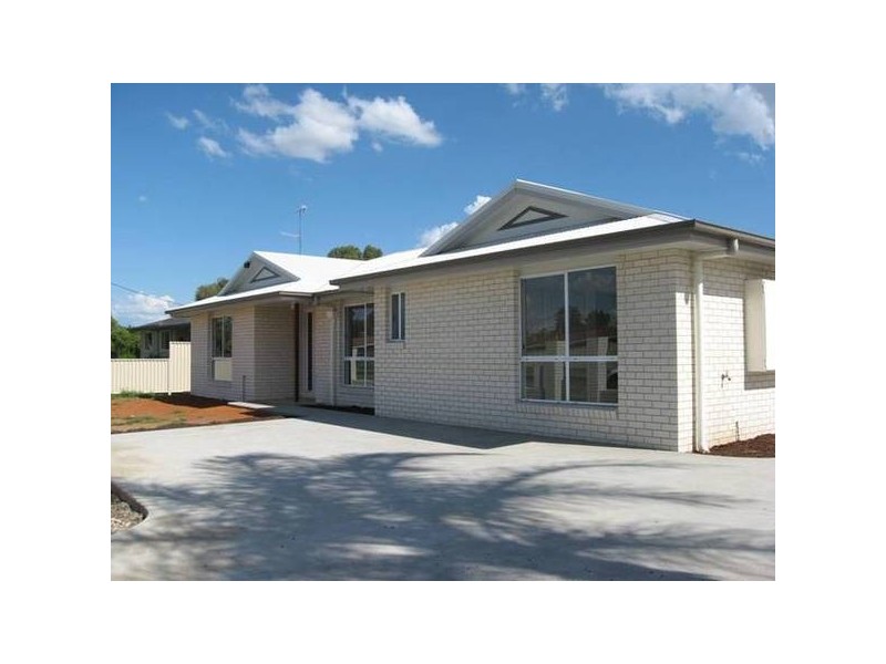 100 Zeller, Chinchilla QLD 4413