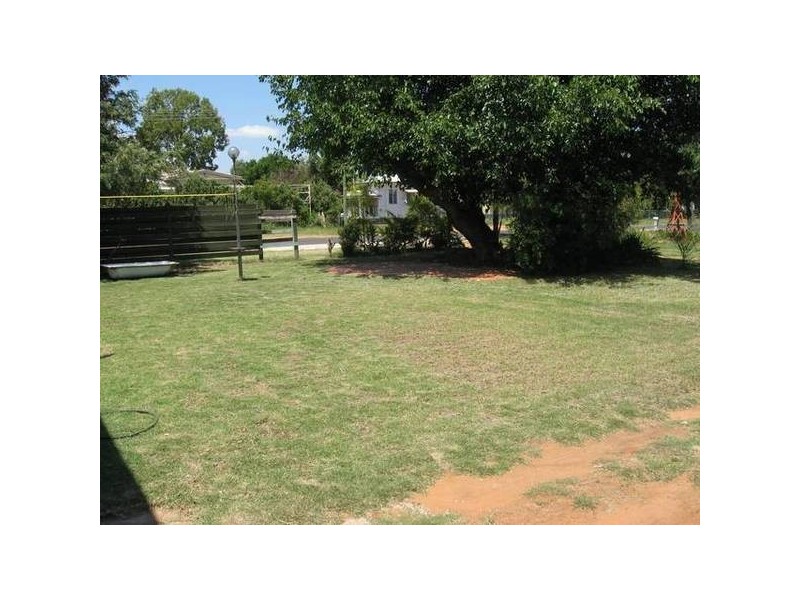 8 Dorney Street, Chinchilla QLD 4413