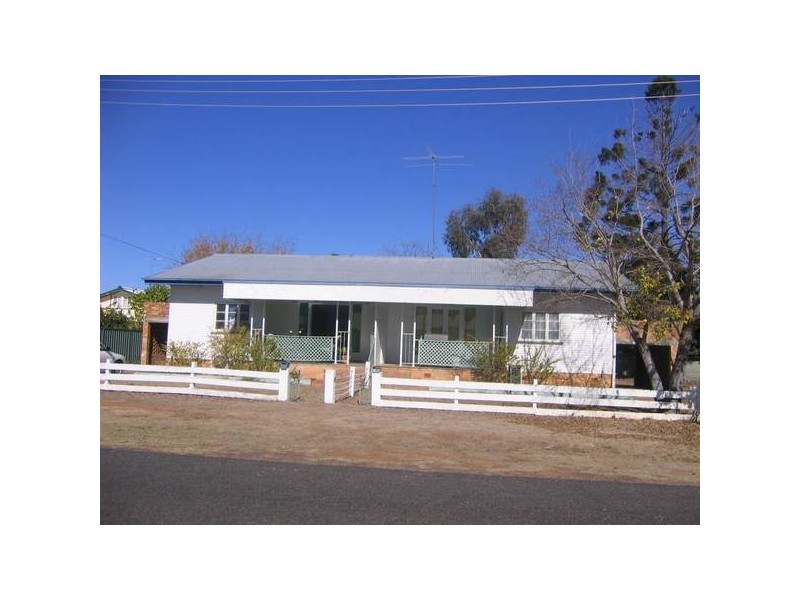 1/8 Church, Chinchilla QLD 4413