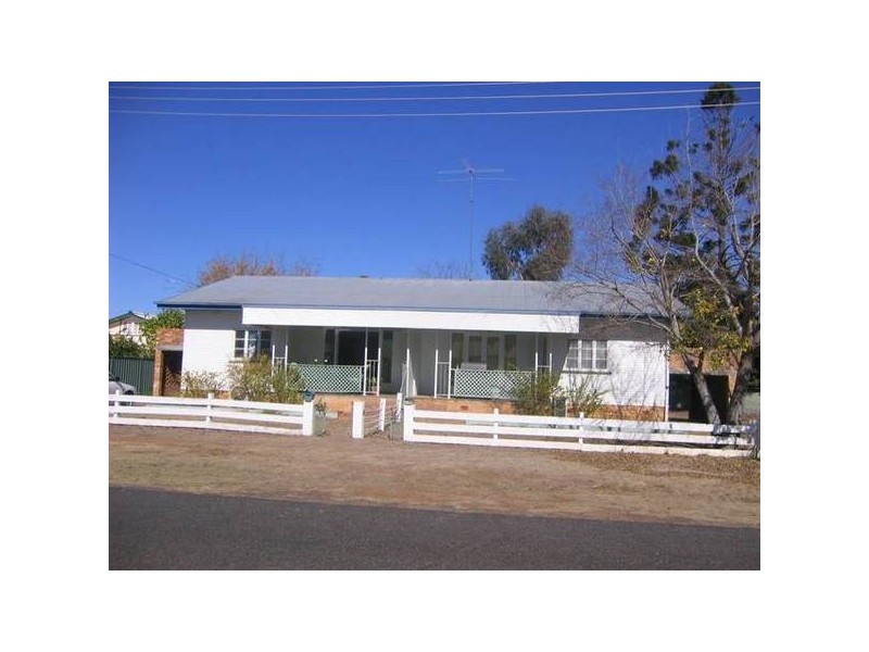 1/8 Church, Chinchilla QLD 4413