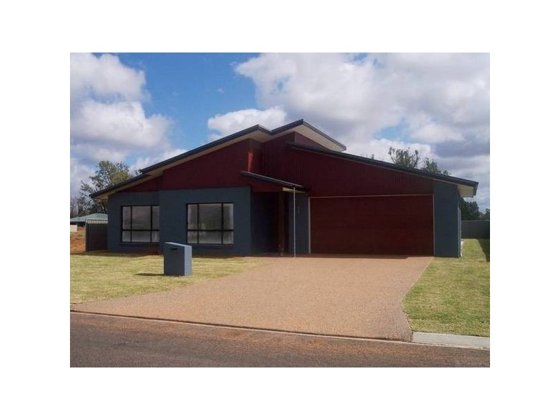 12 Sommerfeld Crs, Chinchilla QLD 4413