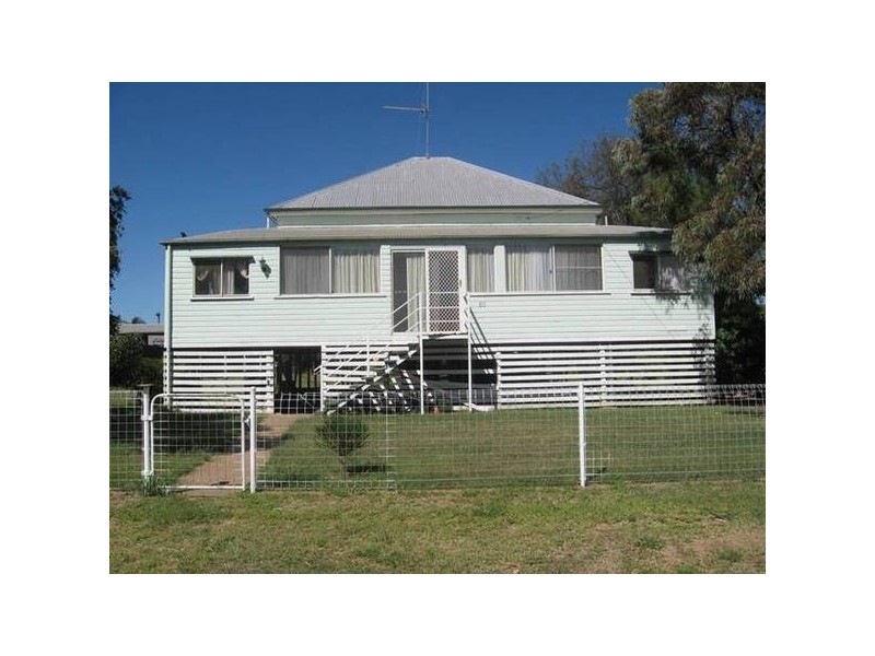 50 Railway, Chinchilla QLD 4413