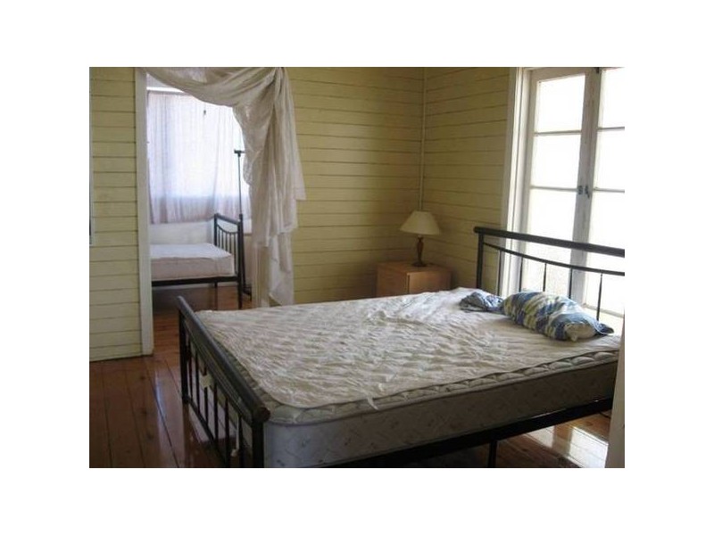 50 Railway, Chinchilla QLD 4413