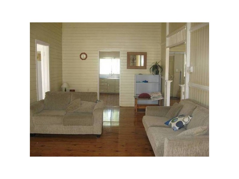 50 Railway, Chinchilla QLD 4413