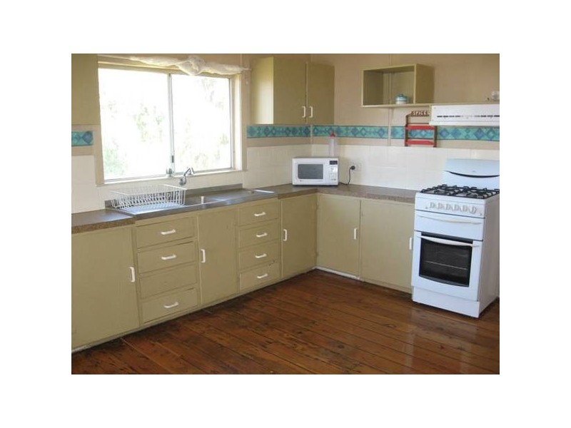 50 Railway, Chinchilla QLD 4413