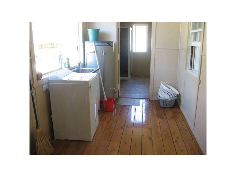 50 Railway, Chinchilla QLD 4413