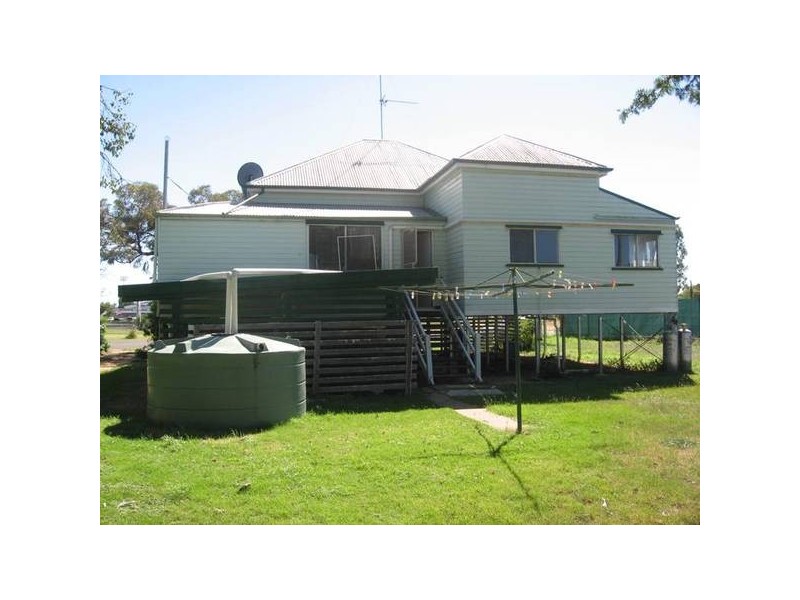 50 Railway, Chinchilla QLD 4413