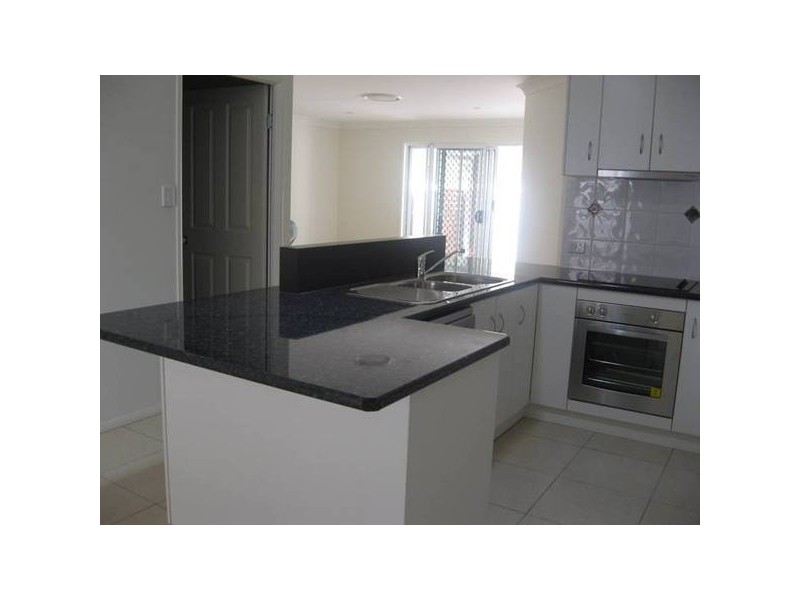 2/100 Zeller, Chinchilla QLD 4413