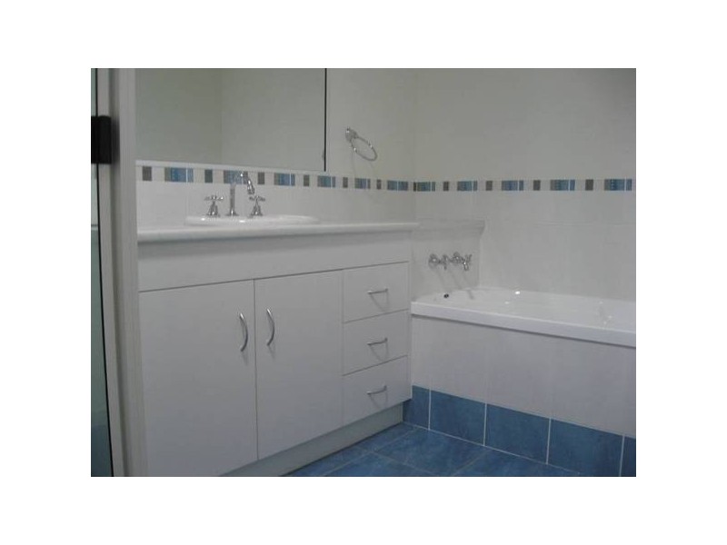 2/100 Zeller, Chinchilla QLD 4413
