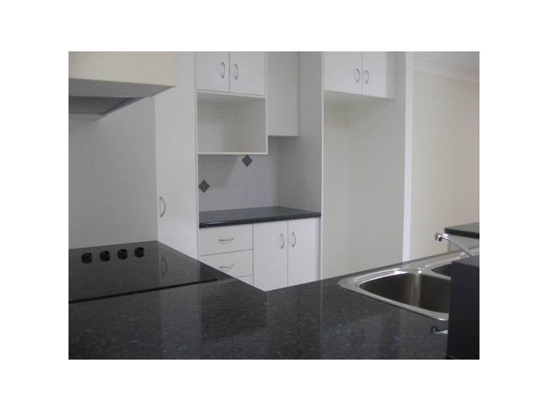 2/100 Zeller, Chinchilla QLD 4413