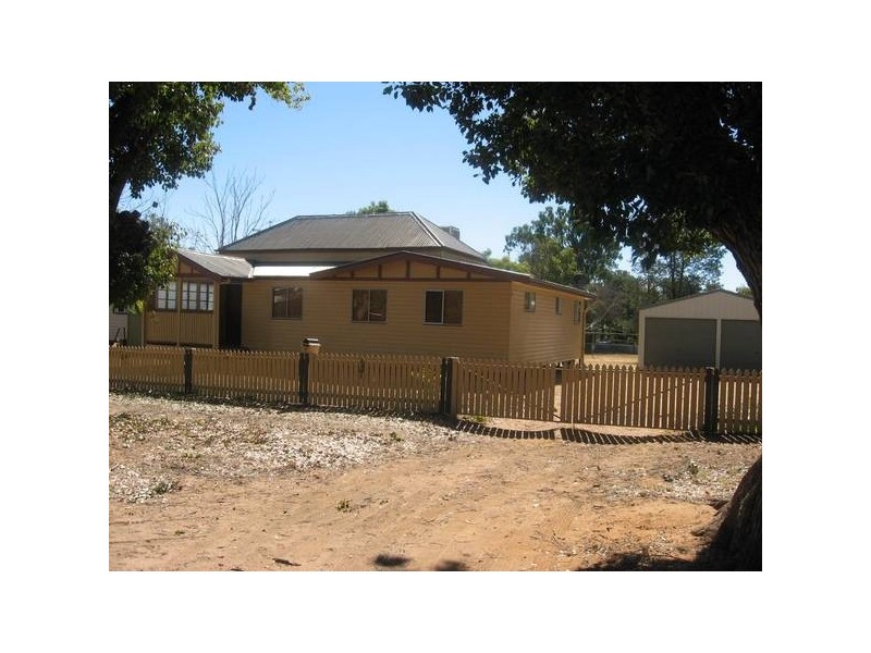 9 Russell Street, Chinchilla QLD 4413