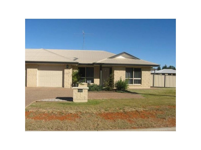 2/18 Cole Street, Chinchilla QLD 4413