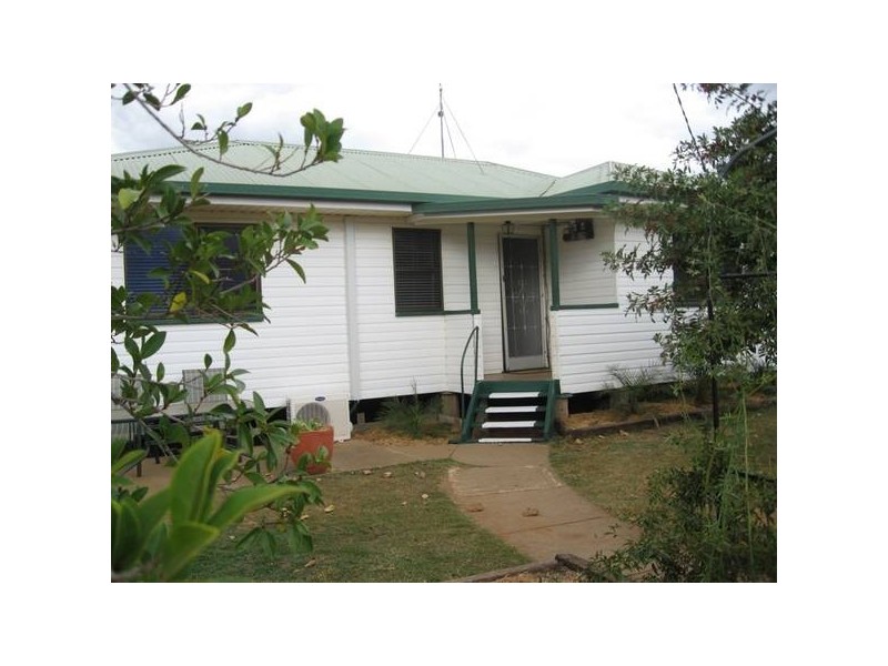9 Atkins, Chinchilla QLD 4413