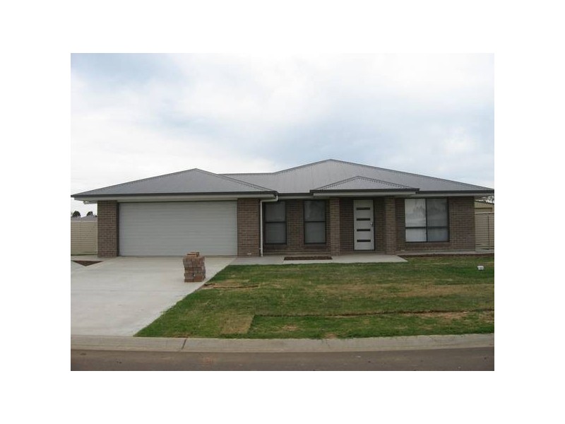 4 McKenzie Street, Chinchilla QLD 4413